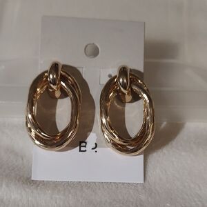 Elegant Gold-Tone Hoop Earrings